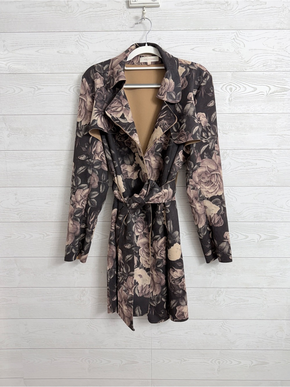 Solitaire Women’s Floral Belted Trench Dress in Dusty Rose and Charcoal. Size L